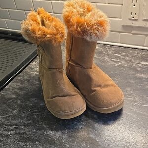 Cozy Tan  Boots with  Fur Trim